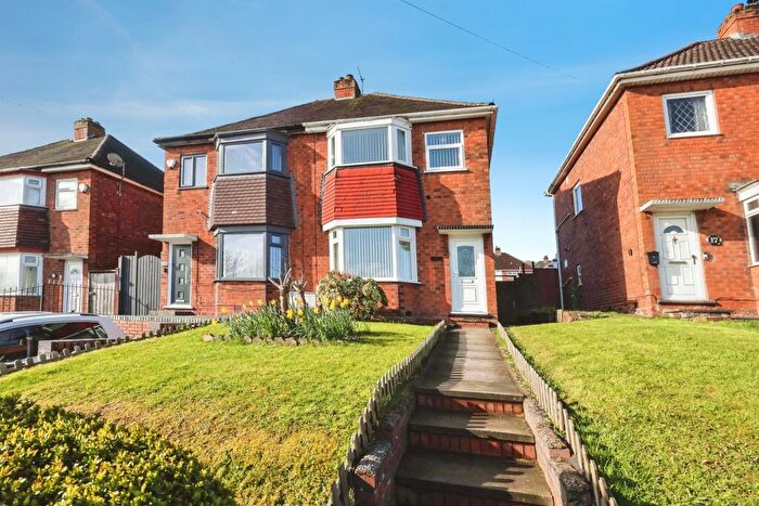 3 Bedroom Semi Detached House For Sale In New Birmingham Road, Tividale, Oldbury, B69