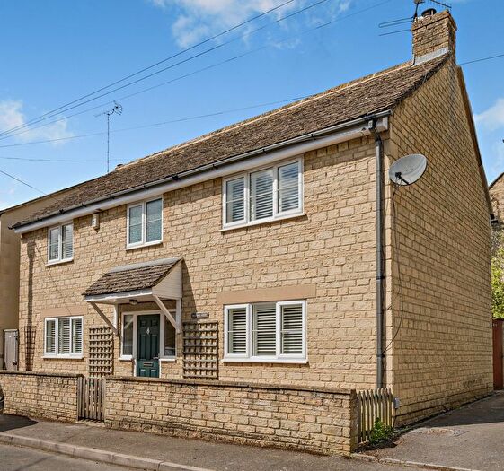 Detached House To Rent In Church Street, Cirencester, GL7