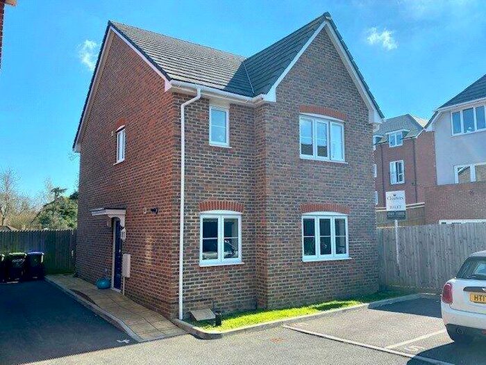 4 Bedroom Detached House To Rent In Redbury Drive, Park Gate, Southampton, Hampshire, SO31