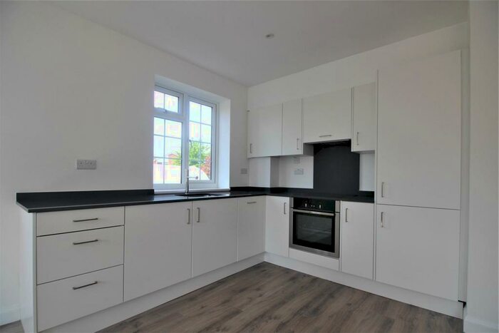 2 Bedroom Flat To Rent In Hale Lane, Edgware, HA8