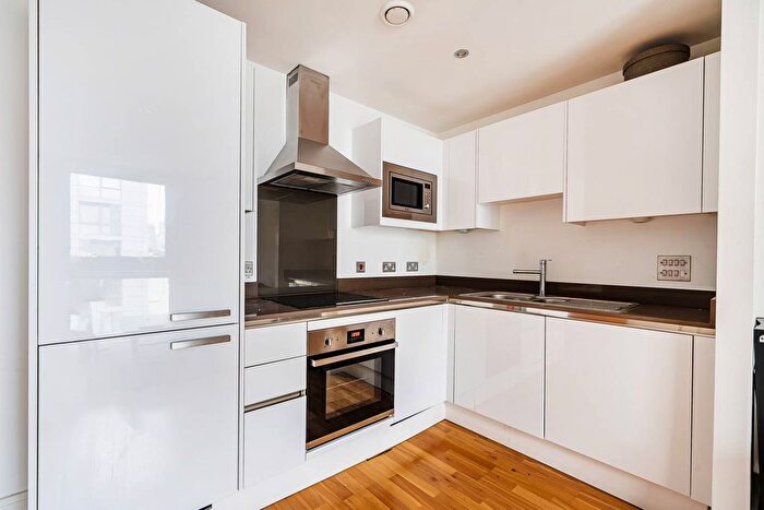 2 Bedroom Flat To Rent In Dowells Street, Greenwich, London, SE10