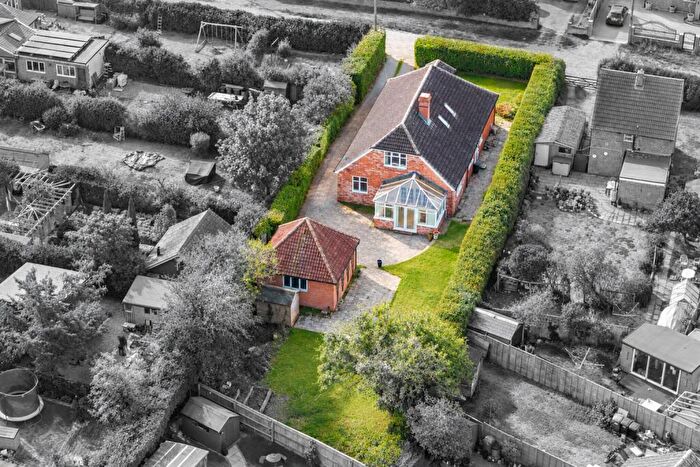 4 Bedroom Detached House For Sale In Whitelands Road, Thatcham, Berkshire, RG18