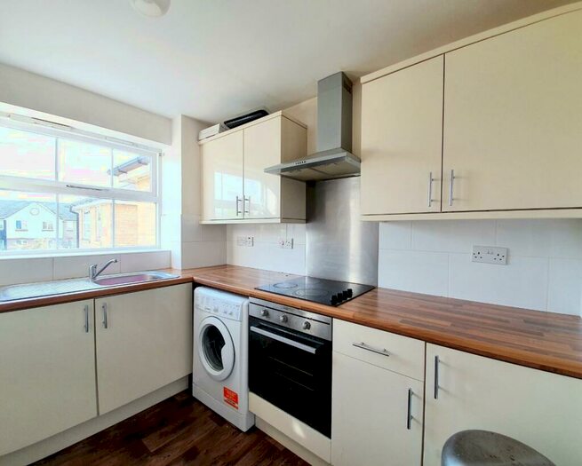 2 Bedroom Flat To Rent In Maynard Court, Enfield Island Village, EN3