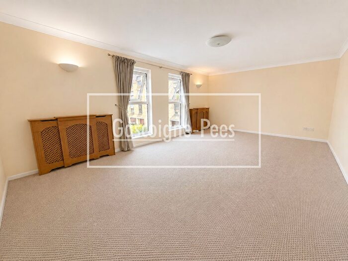 2 Bedroom Flat To Rent In Charterhouse Road Chapel Fields, Godalming, GU7