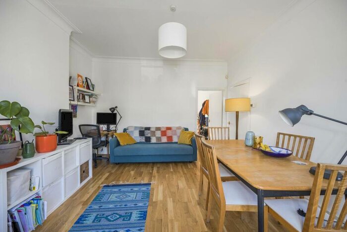 1 Bedroom Flat To Rent In Queen Elizabeth`s Walk, Stoke Newington, N16