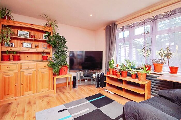 3 Bedroom Terraced House For Sale In Barnack Road, Stamford, PE9