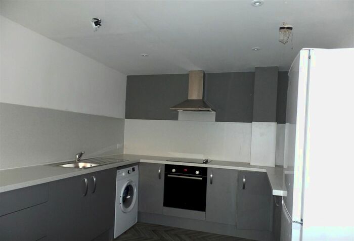 3 Bedroom Flat To Rent In Lower Rock Gardens, Brighton, BN2