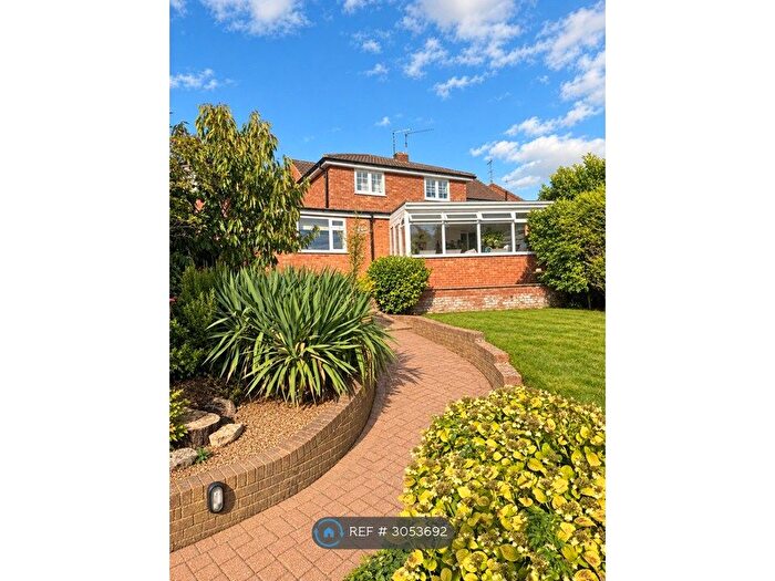5 Bedroom Semi-Detached House To Rent In Redwood Drive, Luton, LU3