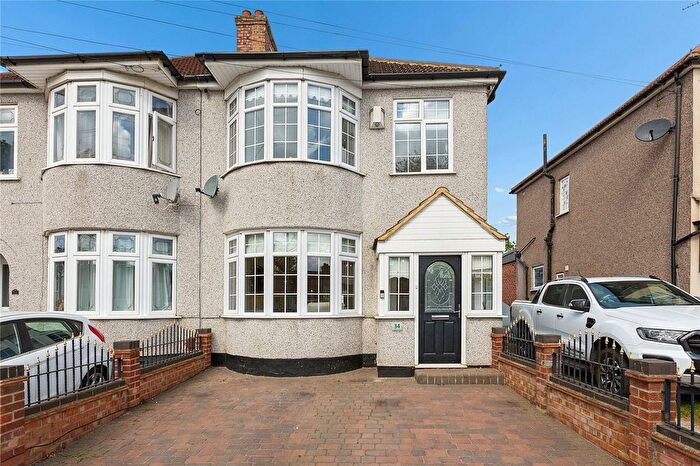 3 Bedroom Semi Detached House For Sale In Lincoln Avenue, Romford, RM7