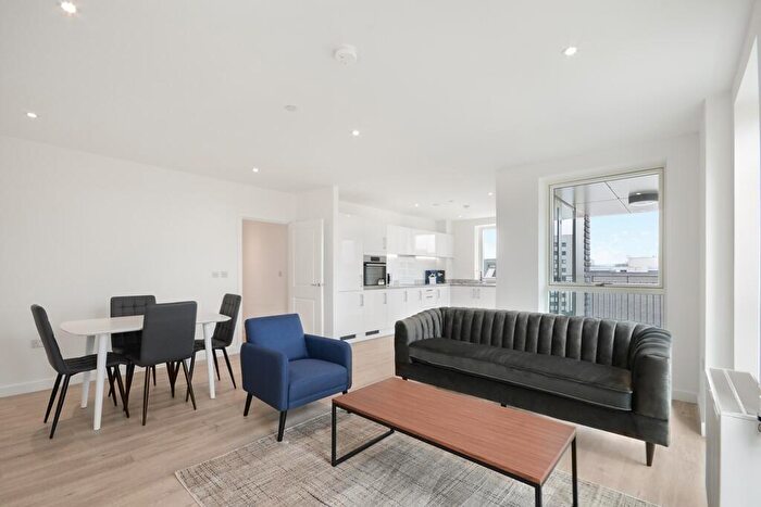 3 Bedroom Flat To Rent In Columbus House, Explorers Wharf, E14