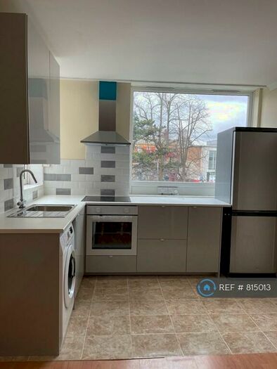 3 Bedroom Flat To Rent In Woodleigh Court, London, N22