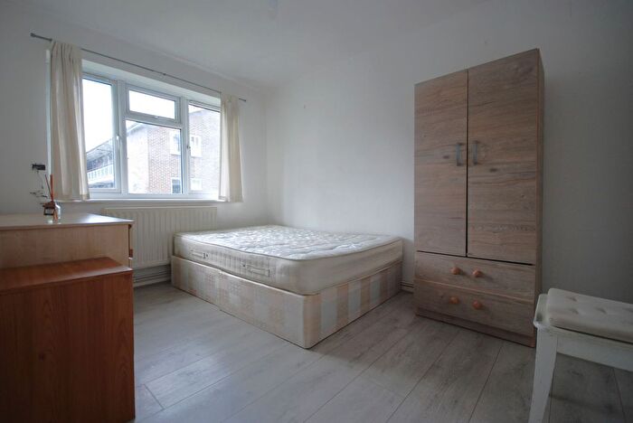 2 Bedroom Maisonette To Rent In Caldwell Street, Oval, SW9