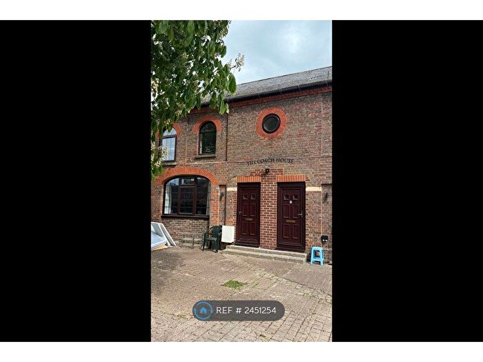 2 Bedroom Semi-Detached House To Rent In The Coach House, Dunstable, LU6