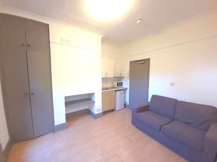 Studio To Rent In Lyncroft Gardens, London, NW6