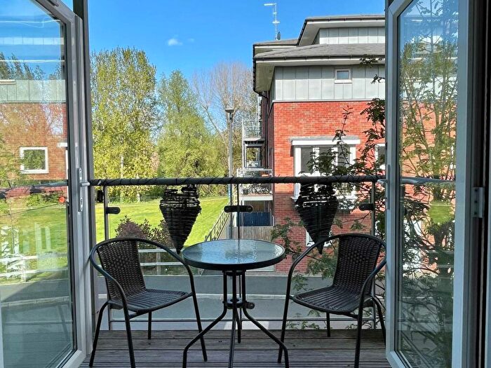 2 Bedroom Apartment To Rent In Kempton Drive, Warwick, CV34