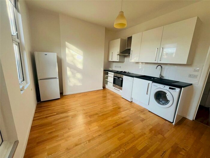 1 Bedroom Apartment To Rent In Holmdene Avenue, London, SE24