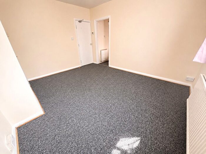 2 Bedroom Maisonette To Rent In Grantham Gardens, Romford, Essex, RM6