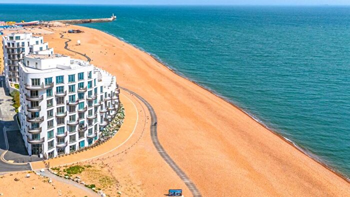 1 Bedroom Apartment For Sale In Shoreline Crescent, Folkestone, CT20