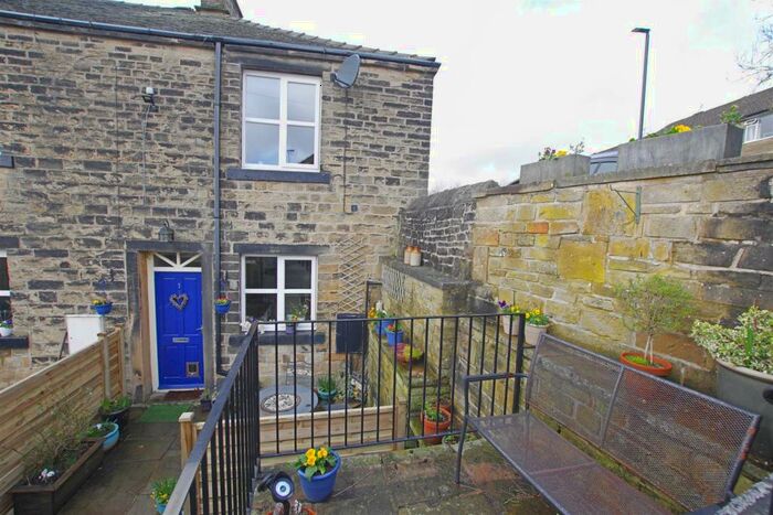 3 Bedroom Terraced House For Sale In Bank Buildings, Millbank, HX6