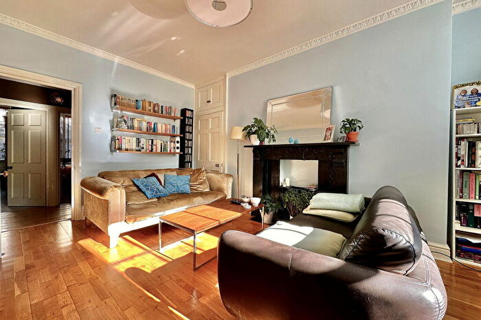 2 Bedroom Flat For Sale In Great Pulteney Street, Bath, BA2