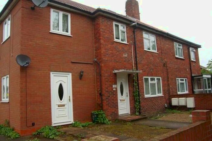 1 Bedroom Flat To Rent In Hanworth Road, Hounslow, TW4