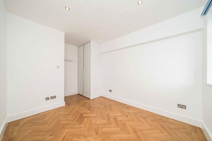 1 Bedroom Flat To Rent In Holland Park Avenue, Notting Hill, W11