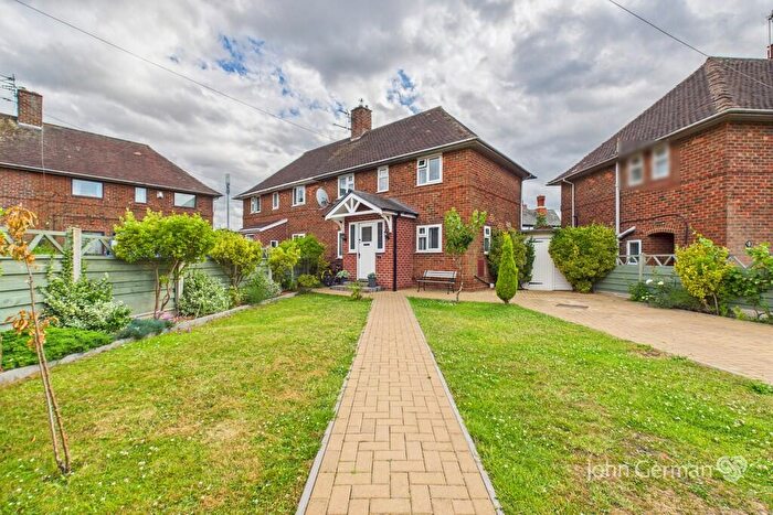 3 Bedroom Semi-Detached House For Sale In Park Avenue, Loughborough, LE11