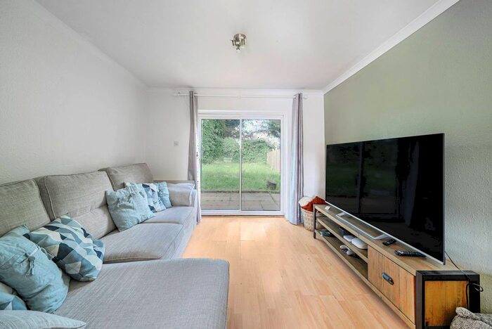 3 Bedroom Property To Rent In Sequoia Park, Hatch End, Pinner, HA5