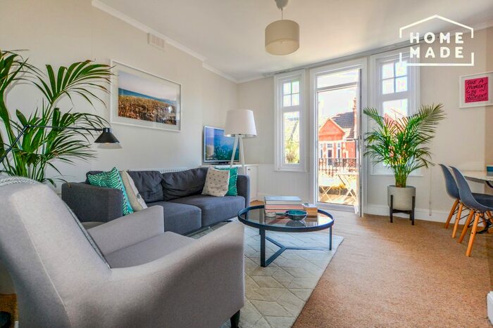 2 Bedroom Flat To Rent In Castletown Road, Barons Court, W14