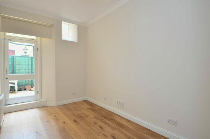 2 Bedroom Flat To Rent In Queens Gate, South Kensington, London, SW7