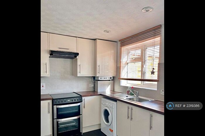 2 Bedroom End Of Terrace House To Rent In Renshaw Close, Luton, LU2