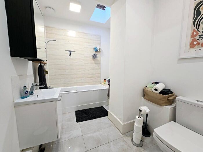 2 Bedroom Flat To Rent In Hillmarton Road, N7
