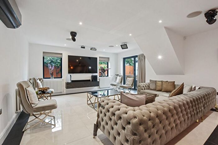 3 Bedroom Detached House For Sale In Ingram Way, Greenford, UB6