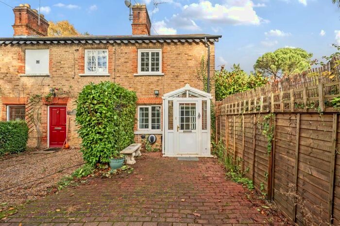 2 Bedroom End Of Terrace House To Rent In Hollybush Hill, Stoke Poges, SL2