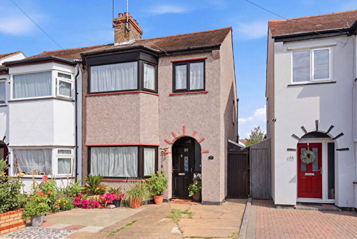 3 Bedroom Semi-Detached House For Sale In Wentworth Road, Southend-on-sea, SS2