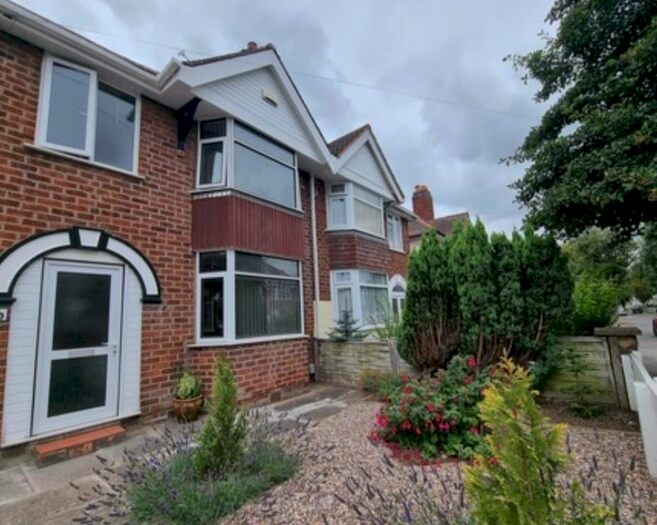 4 Bedroom Semi-Detached House To Rent In Northway, Leamington Spa, CV31