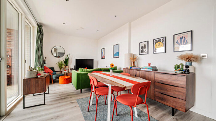 1 Bedroom Flat For Sale In Chamberlin Mansions, Fielders Crescent, Barking, IG11