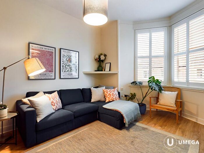 2 Bedroom Apartment To Rent In Caledonian Crescent, Dalry, Edinburgh, EH11