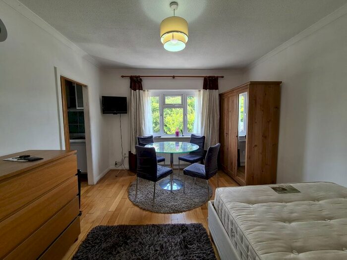 Studio To Rent In Randall Avenue, London, NW2