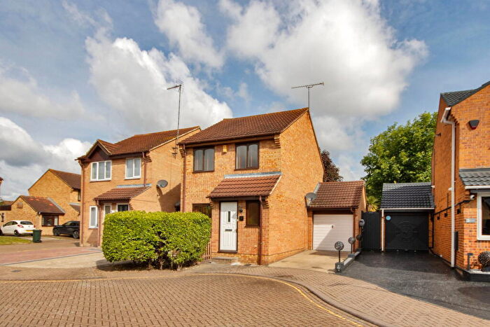 3 Bedroom Link Detached House For Sale In Borland Close, Greenhithe, Kent, DA9