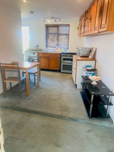 Studio To Rent In Beverley Gardens, Stanmore, Greater London, HA7