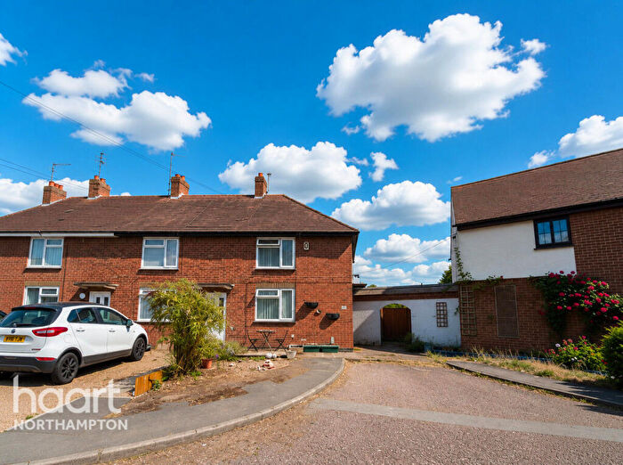 3 Bedroom End Of Terrace House For Sale In Bugbrooke Road, Northampton, NN7