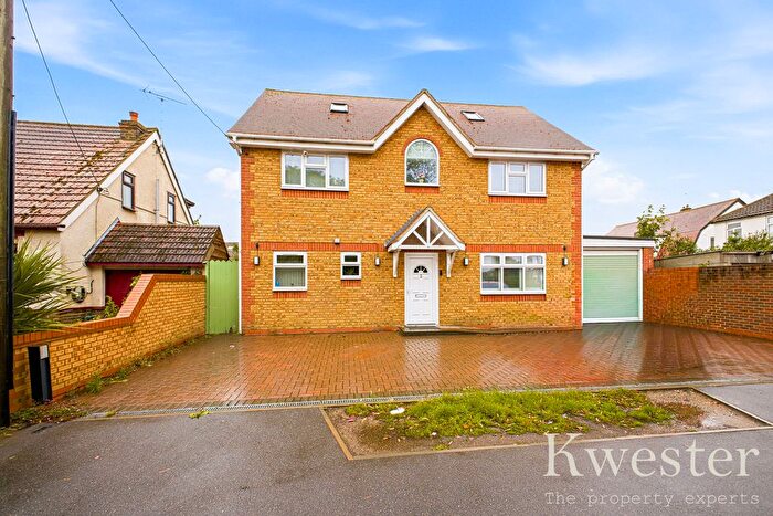 1 Bedroom Flat To Rent In Rochefort Drive, Rochford, SS4