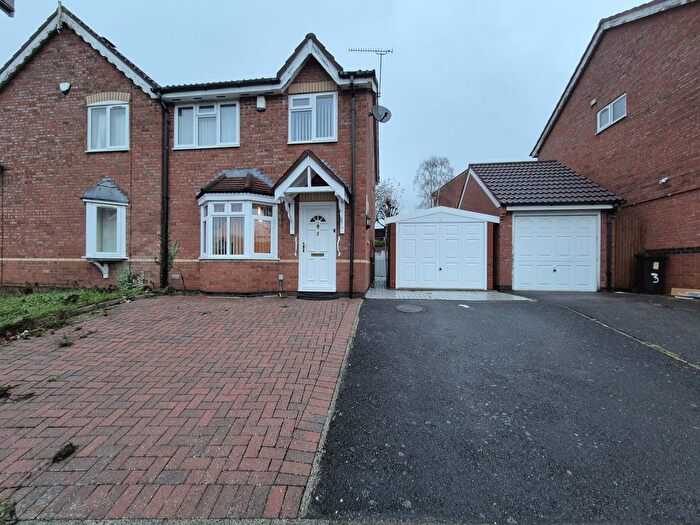 3 Bedroom Semi Detached House For Sale In Mallow Close, Leicester, LE5