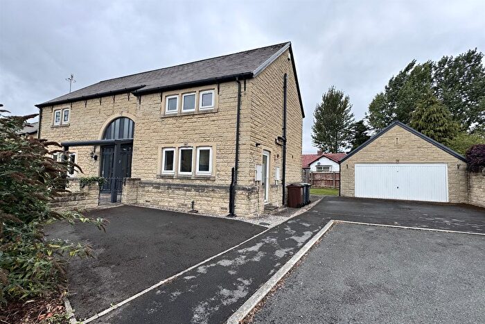 5 Bedroom Detached House For Sale In Crossings Meadow, Chapel-En-Le-Frith, High Peak, SK23