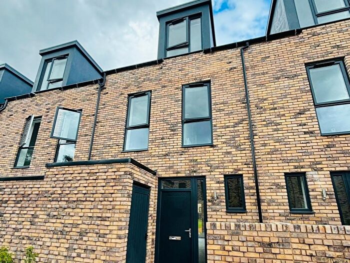 3 Bedroom Terraced House To Rent In Lanchester Close, Birmingham, B12