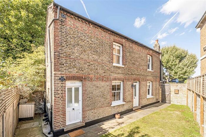 2 Bedroom Property For Sale In Ballast Quay, Greenwich, SE10