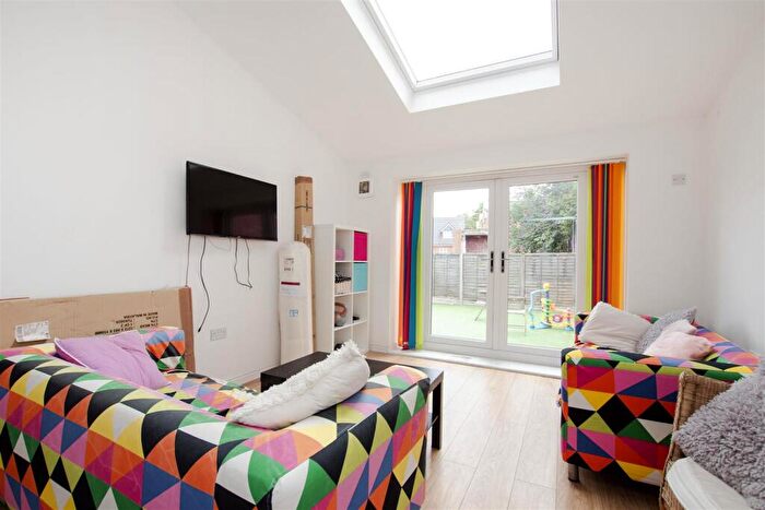5 Bedroom House To Rent In Exeter Road, Birmingham, West Midlands, B29