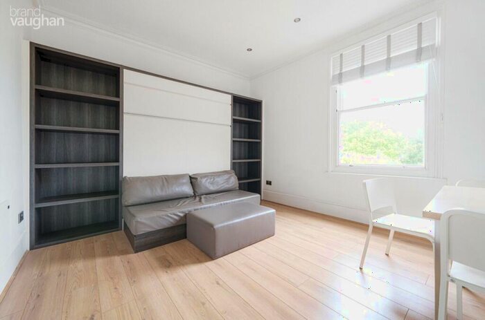 Flat To Rent In Wilbury Gardens, Hove, East Sussex, BN3