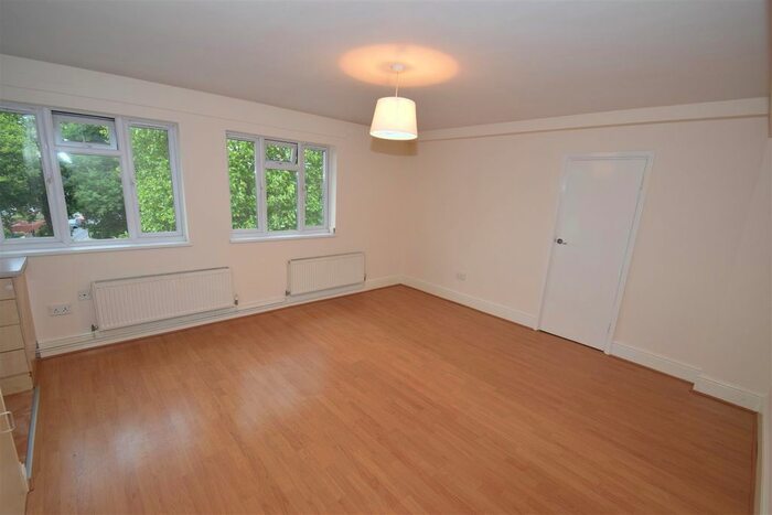 Studio To Rent In Greenford Road, Greenford UB6